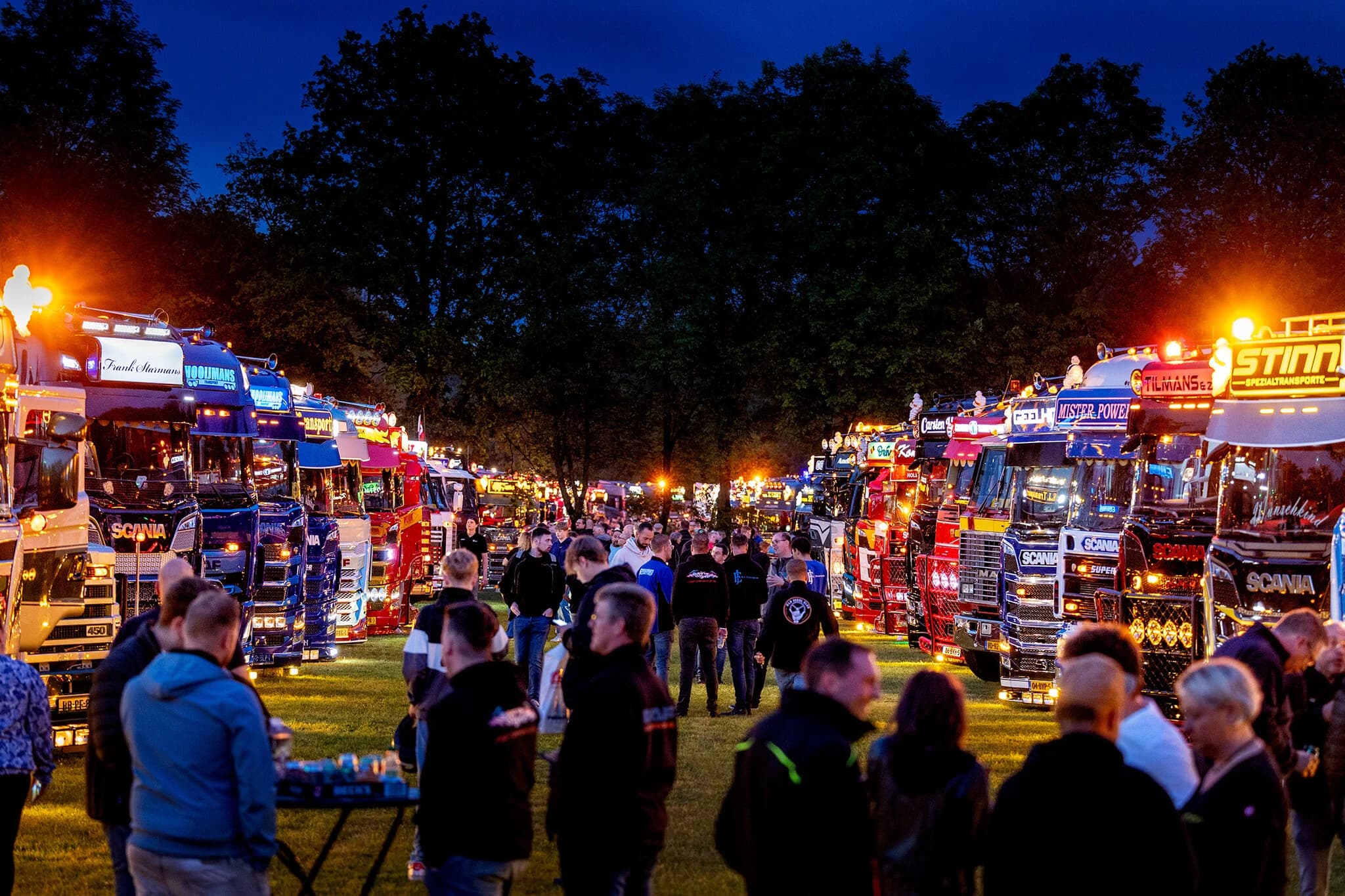 SuperDIK 2024 - Nachtelijke truck show met verlichte trucks