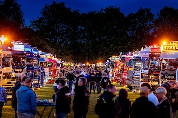 SuperDIK 2024 - Nachtelijke truck show met verlichte trucks